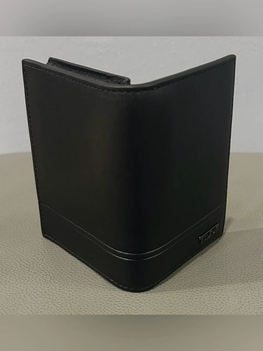 NWT TUMI Gusseted Card Case With ID Leather Black